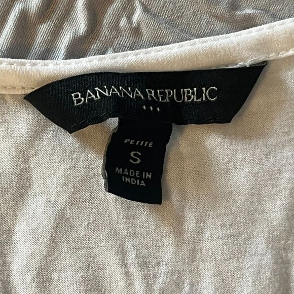 Banana Republic White Lightweight Rayon Stretch Knit Tank Sz S Pleated V-Neck - Picture 3 of 5